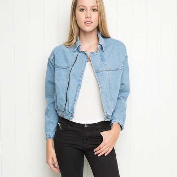Brandy Melville Isabelle Cropped Denim Jacket 💙 - Picture 2 of 12